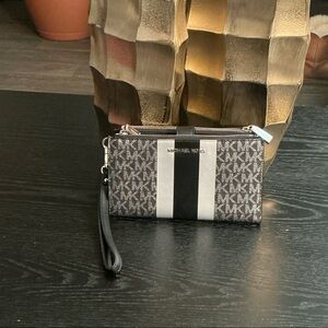 EUC Michael Kors Black and Silver Logo Wristlet